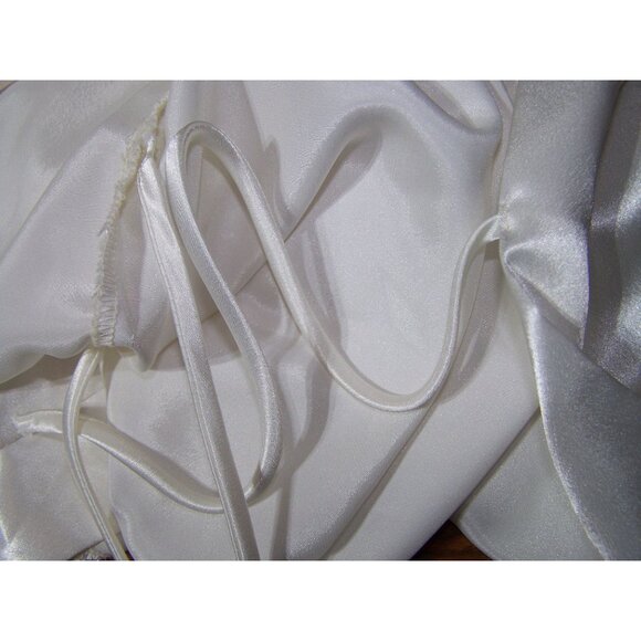 Dentelle Robe White Silky/Satin Feel Small Wrap Cover Up Bridal - Picture 8 of 10